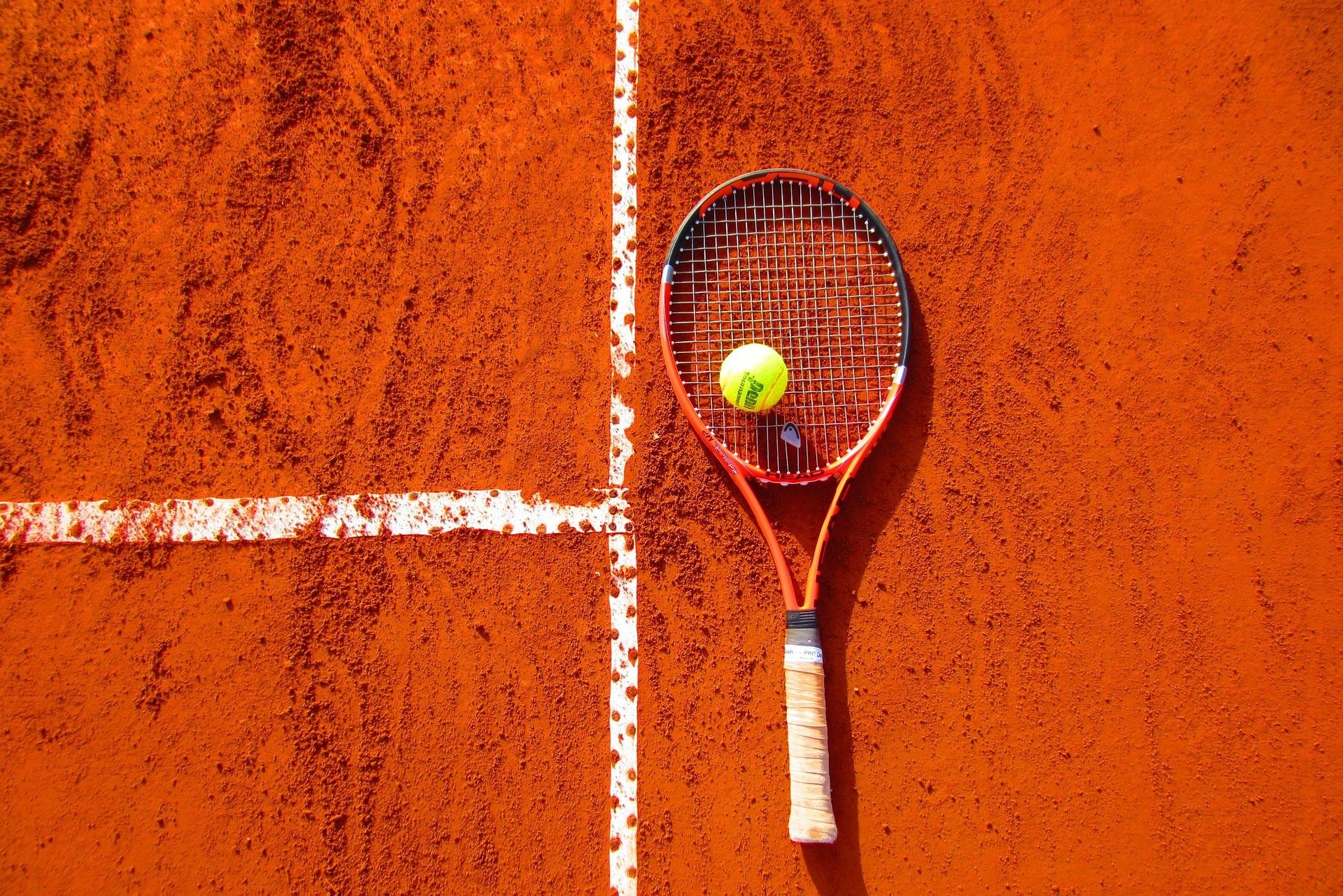 Tenis na Costa Blanca - dlaczego ten region jest popularny wśród miłośników rakiety?