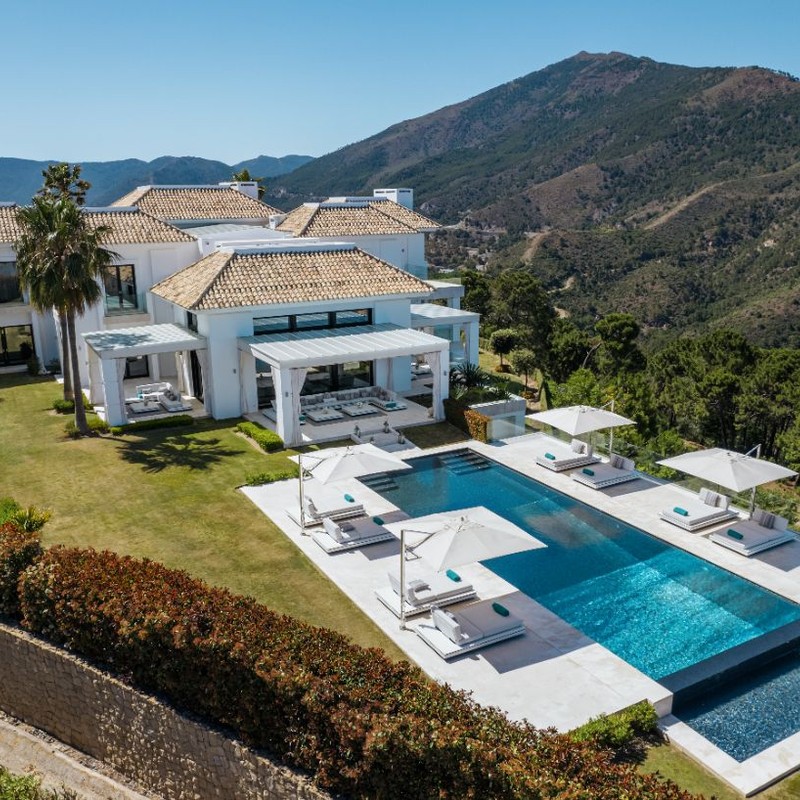 Rezydencja w jednej z najbardziej ekskluzywnych urbanizacji Europy z widokiem na morze i góry