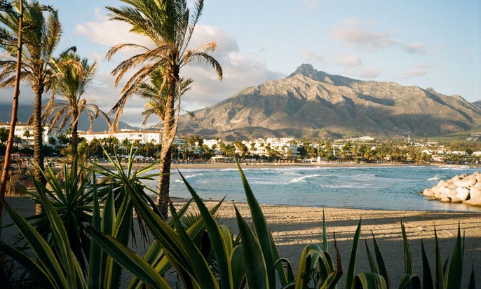 Włochy czy Hiszpania? Porównanie kosztów życia i inwestycji w luksusowe nieruchomości