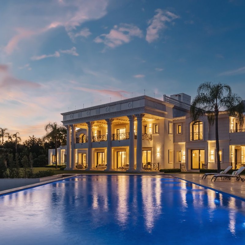 Ikoniczna rezydencja w Sierra Blanca z panoramicznym widokiem na morze