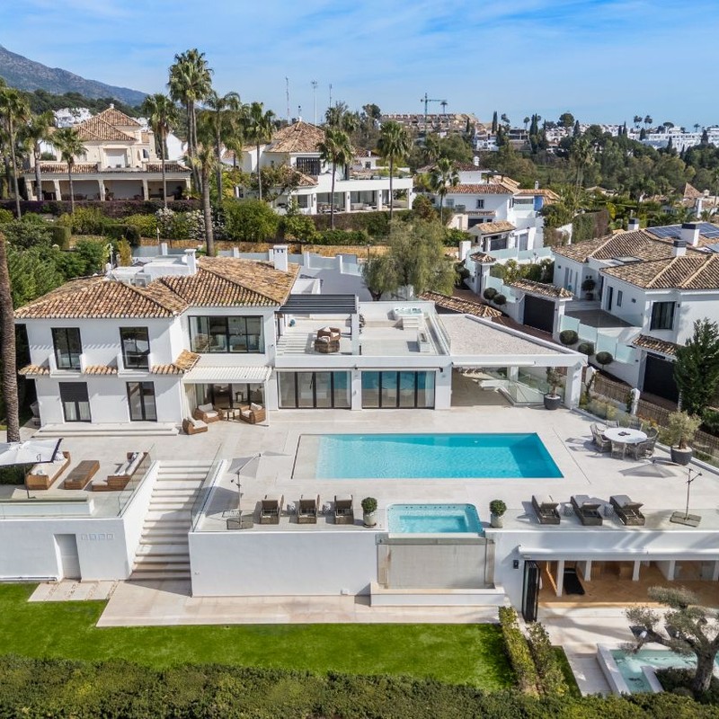 Niesamowita willa w pierwszej linii pola golfowego Los Naranjos