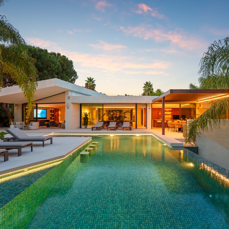 Parterowa willa otoczona zielenią w prestiżowej części Marbelli