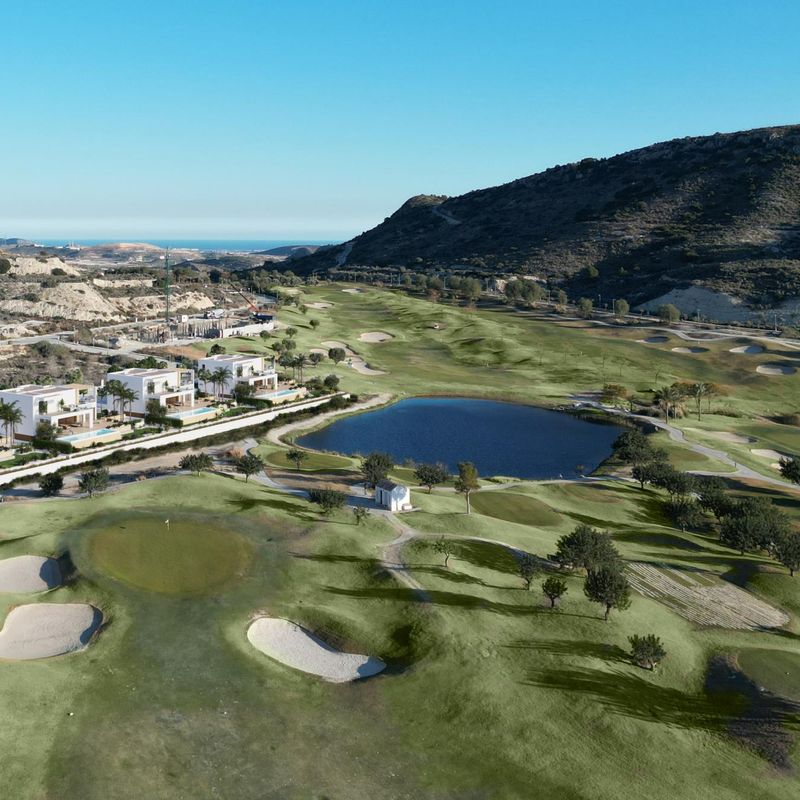 Ekskluzywna willa w otoczeniu natury i pola golfowego Font del Llop